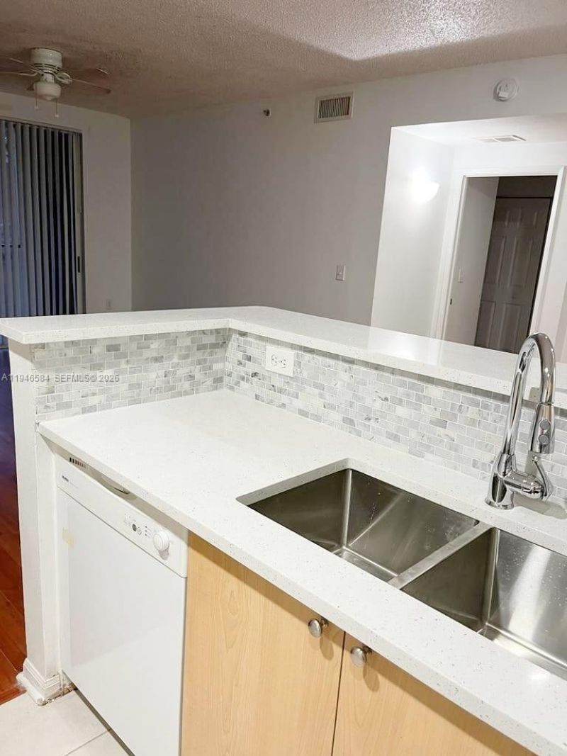 7930 N Nob Hill Rd, Unit 204, Tamarac, FL 33321 Photo