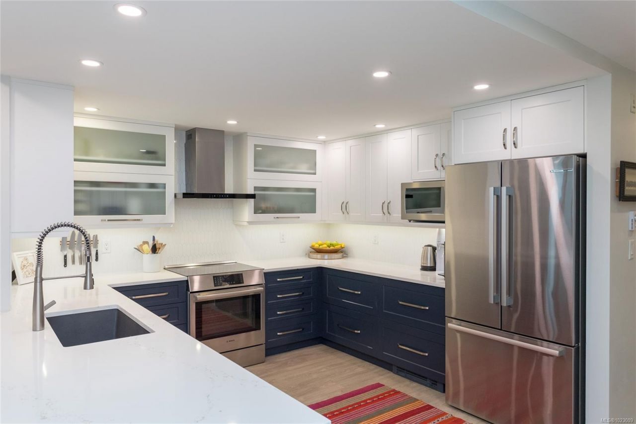 9851 Second St Sidney, BC V8L 3C7