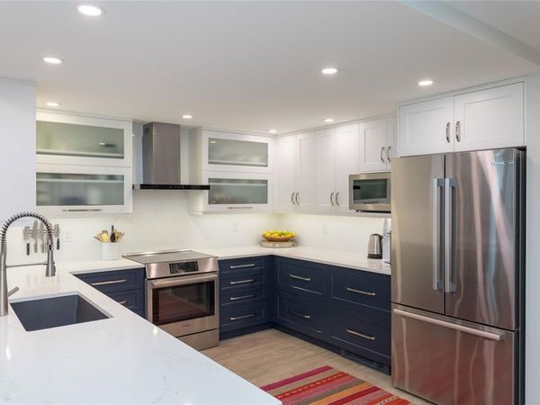 9851 Second St, Unit 1A, Sidney, BC V8L 3C7