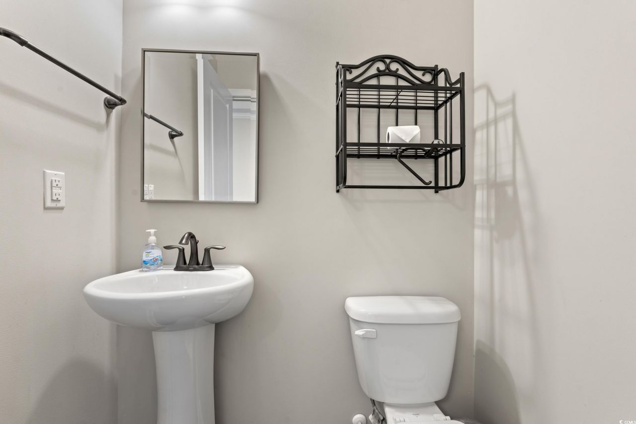 126 Viareggio Rd. Photo 24