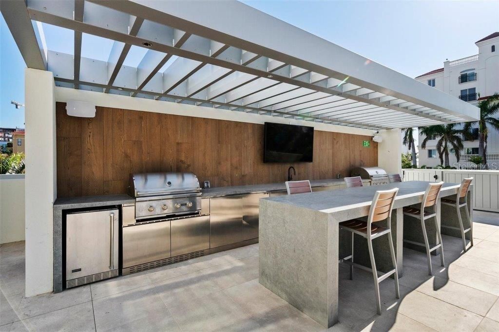 111 Golden Gate Point, Unit 802PH, Sarasota, FL 34236 Photo