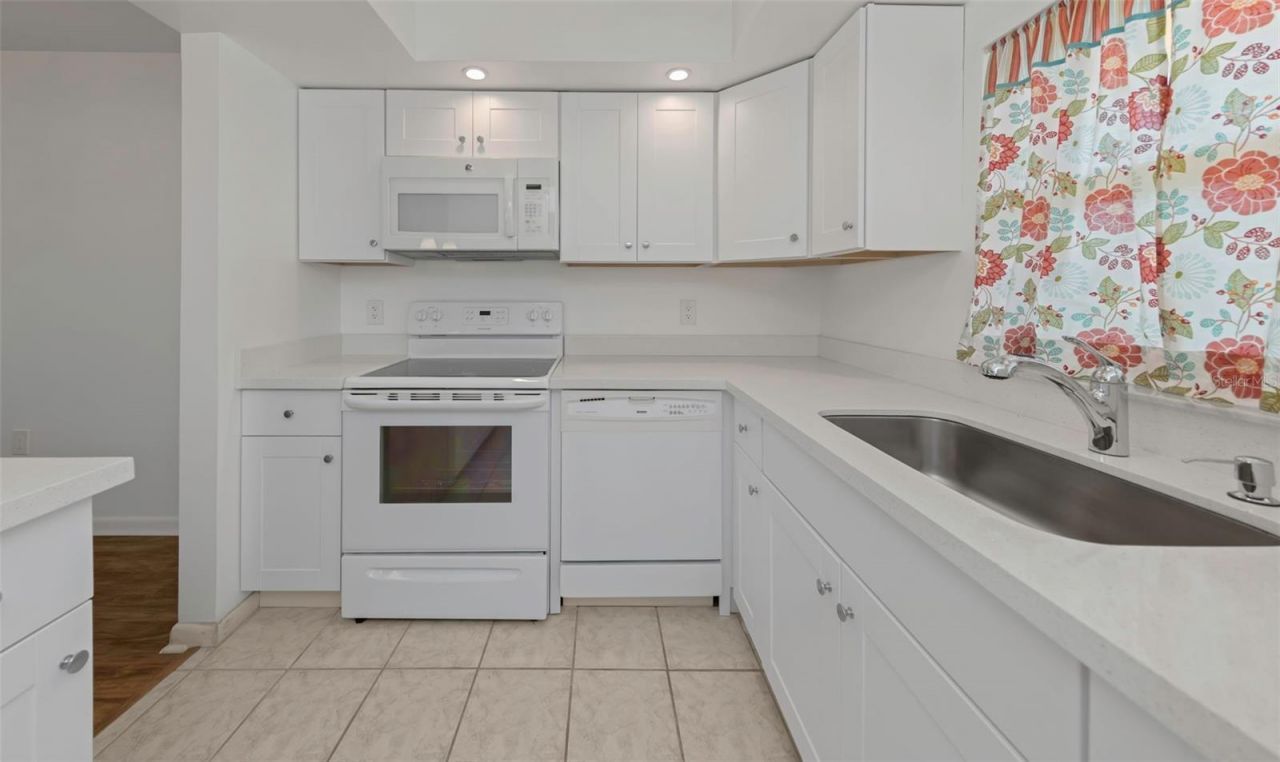 5020 Brittany Drive S, Unit 224, Saint Petersburg, FL 33715 Photo