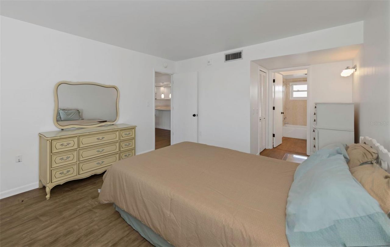 5020 Brittany Drive S, Unit 224, Saint Petersburg, FL 33715 Photo