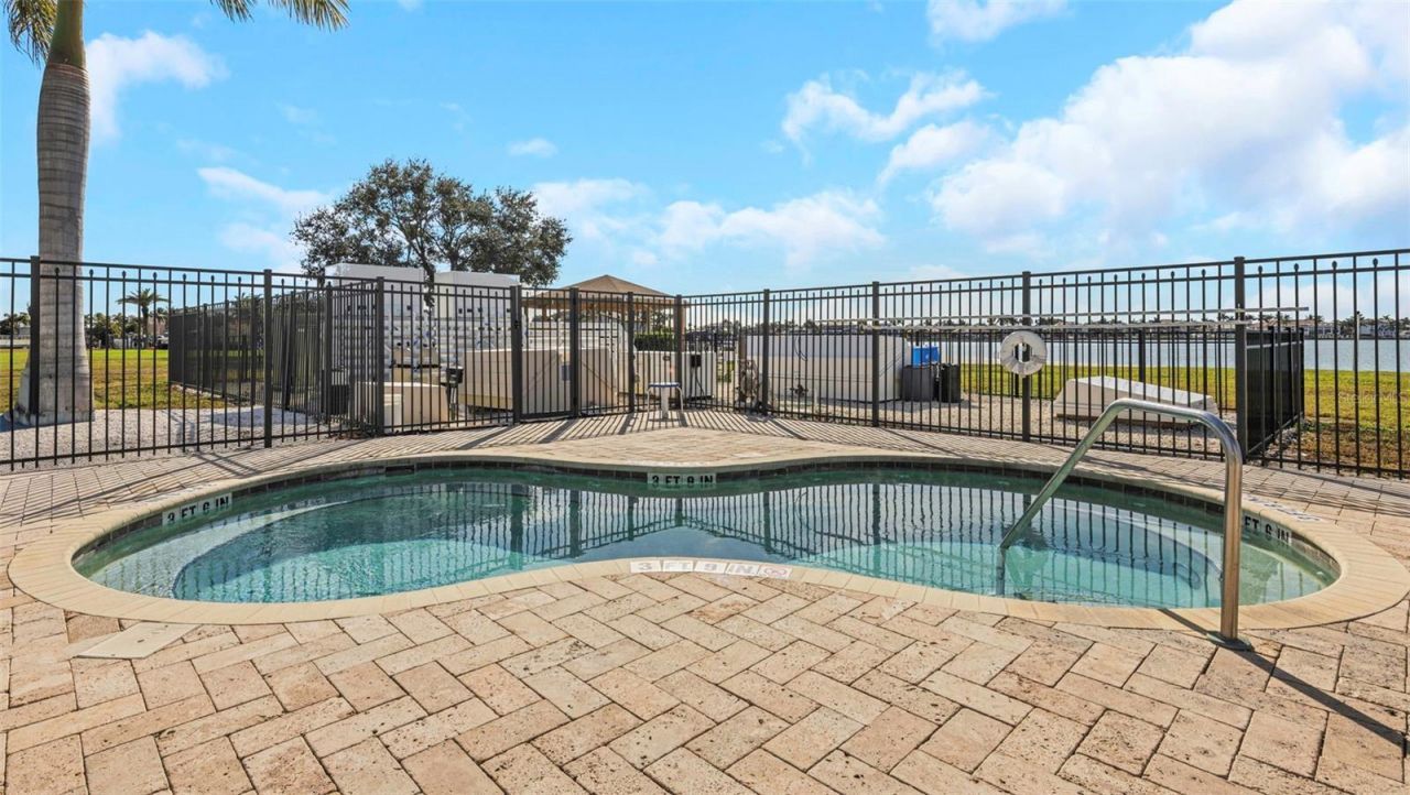 5020 Brittany Drive S, Unit 224, Saint Petersburg, FL 33715 Photo