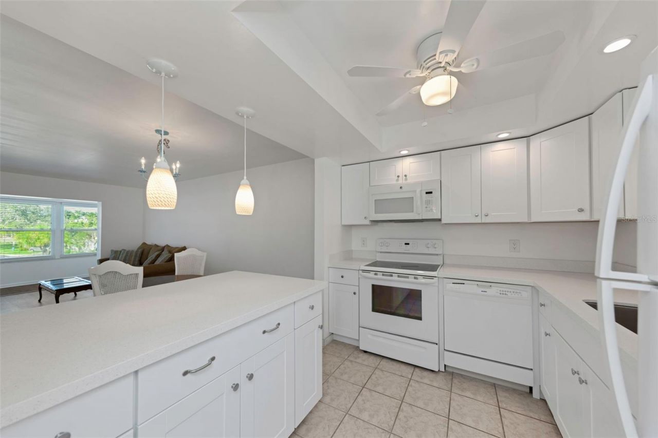 5020 Brittany Drive S, Unit 224, Saint Petersburg, FL 33715 Photo