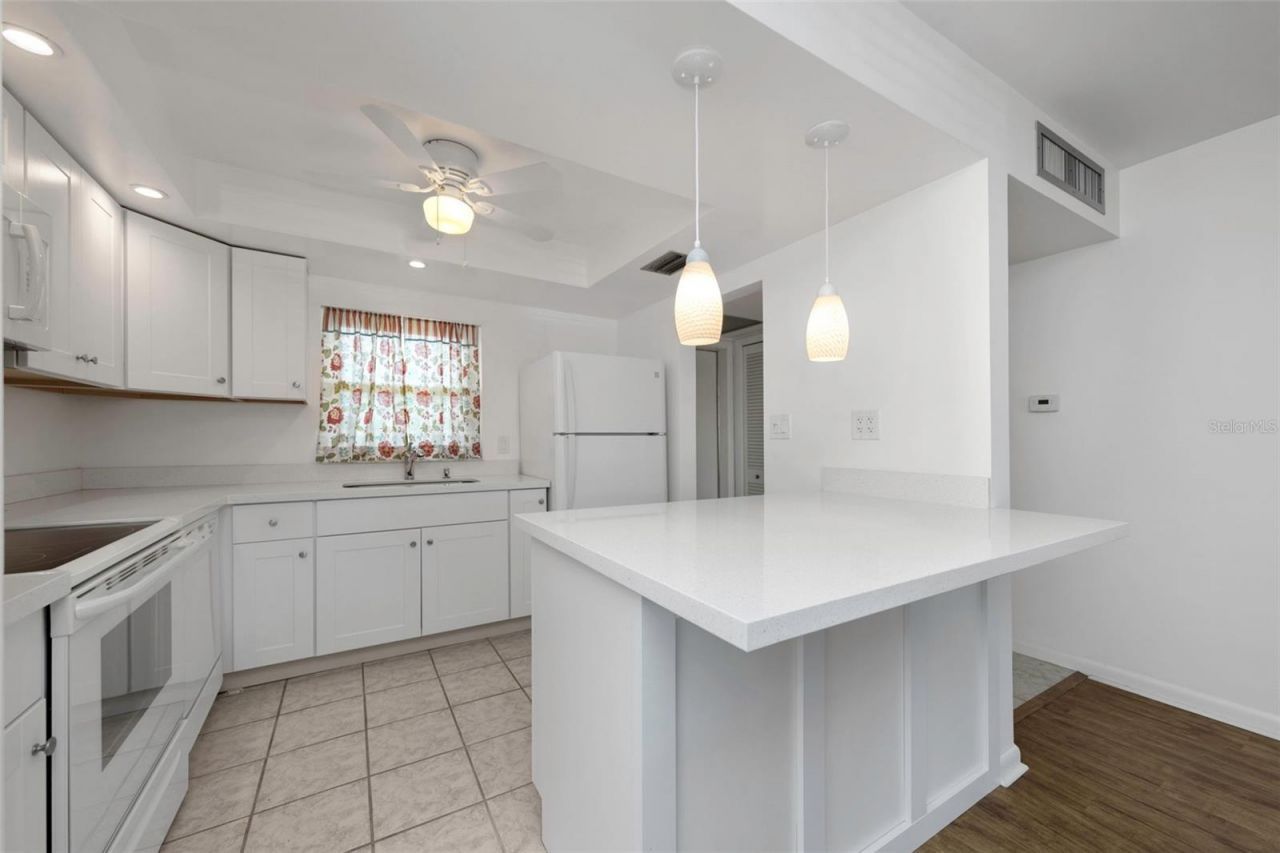 5020 Brittany Drive S, Unit 224, Saint Petersburg, FL 33715 Photo