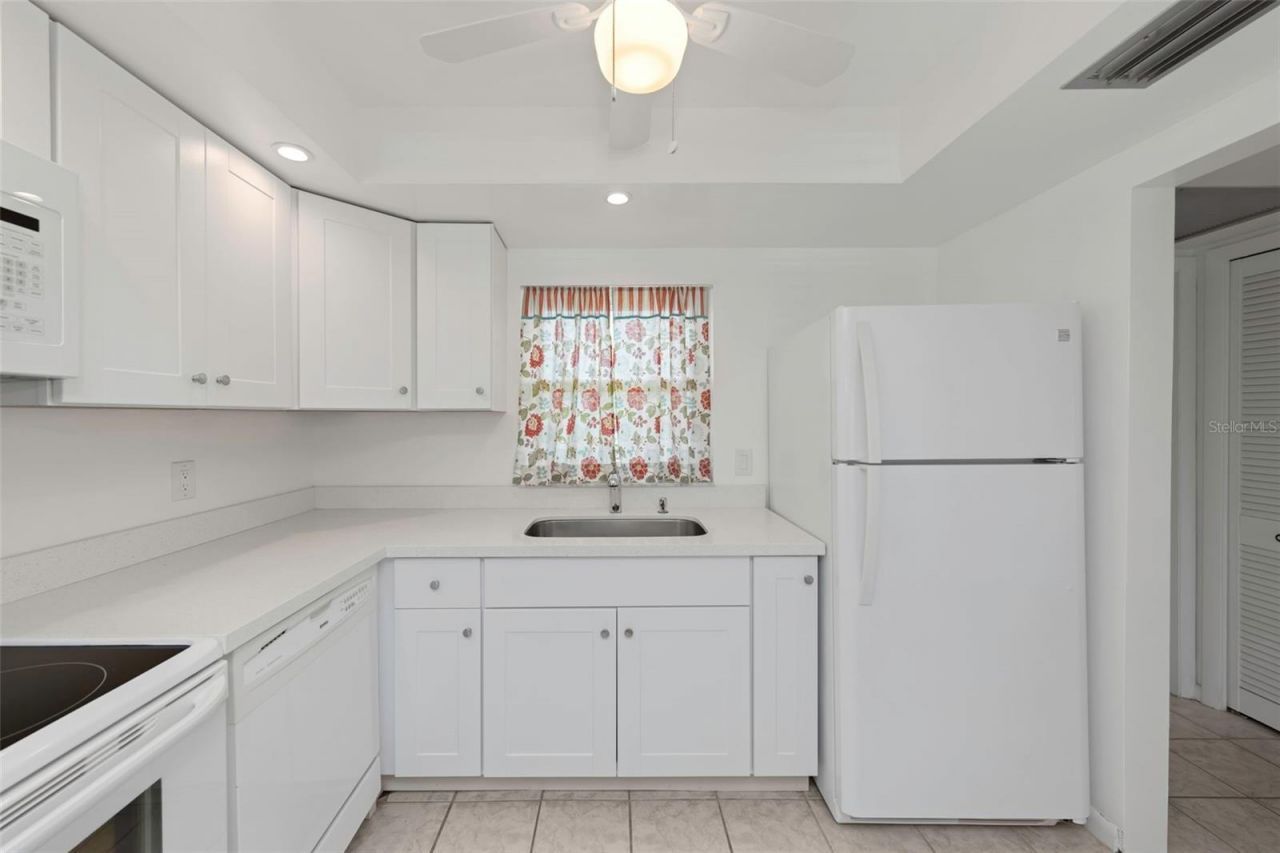 5020 Brittany Drive S, Unit 224, Saint Petersburg, FL 33715 Photo