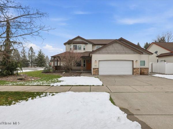 621 E Round Up CIR, Hayden, ID 83835