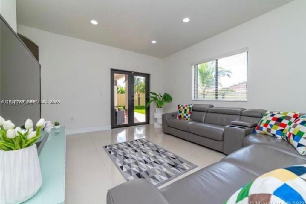 16588 SW 44 Street , Kendall, FL 33185 Photo