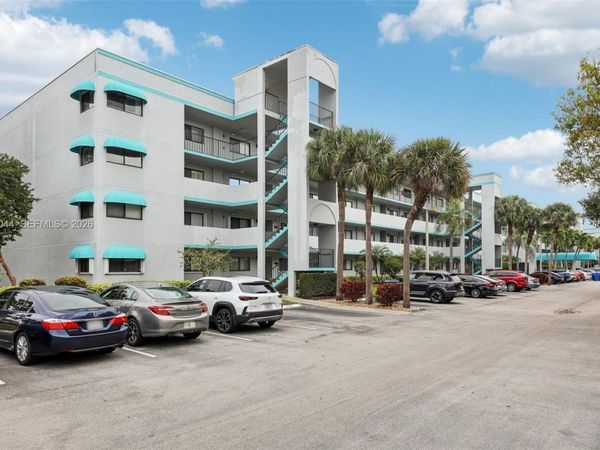 4725 E Lucerne Lakes Blvd E, Unit 405, Lake Worth, FL 33467