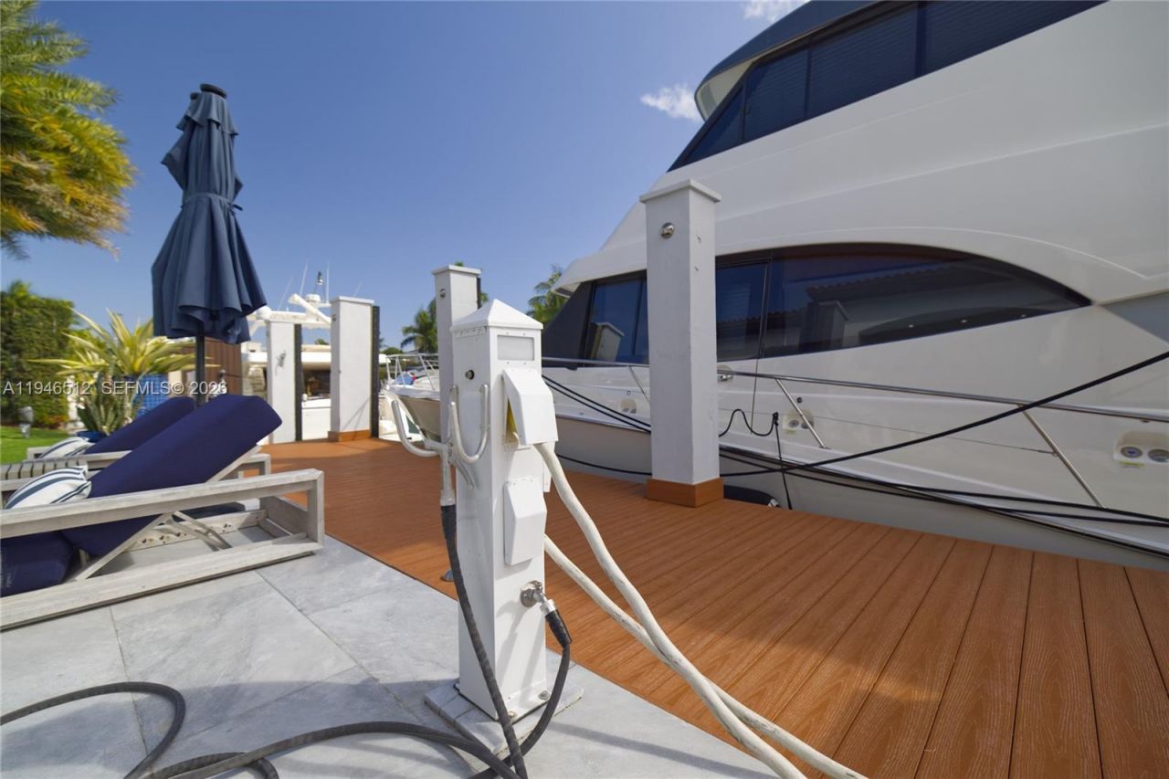 3368 NE 169th St, North Miami Beach, FL 33160 Photo