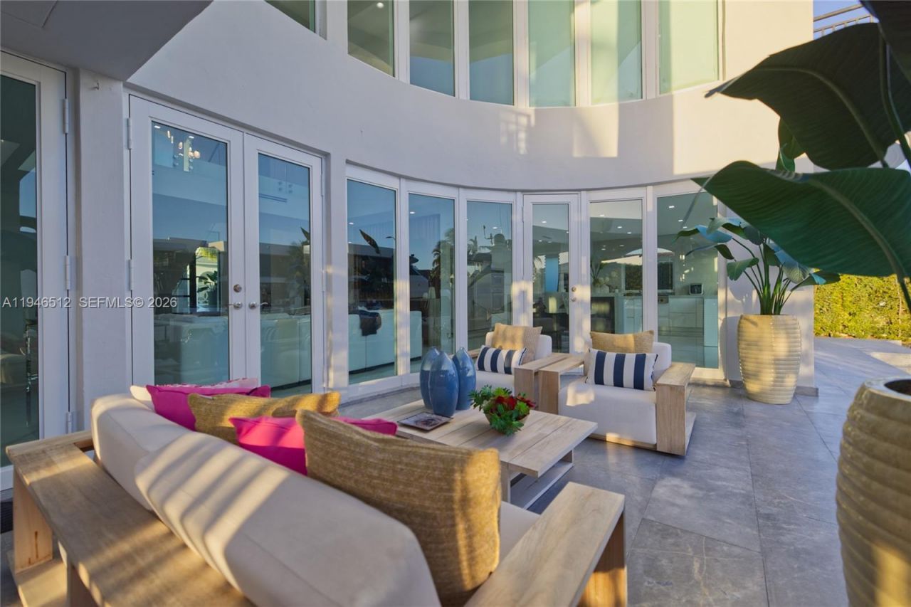 3368 NE 169th St, North Miami Beach, FL 33160 Photo