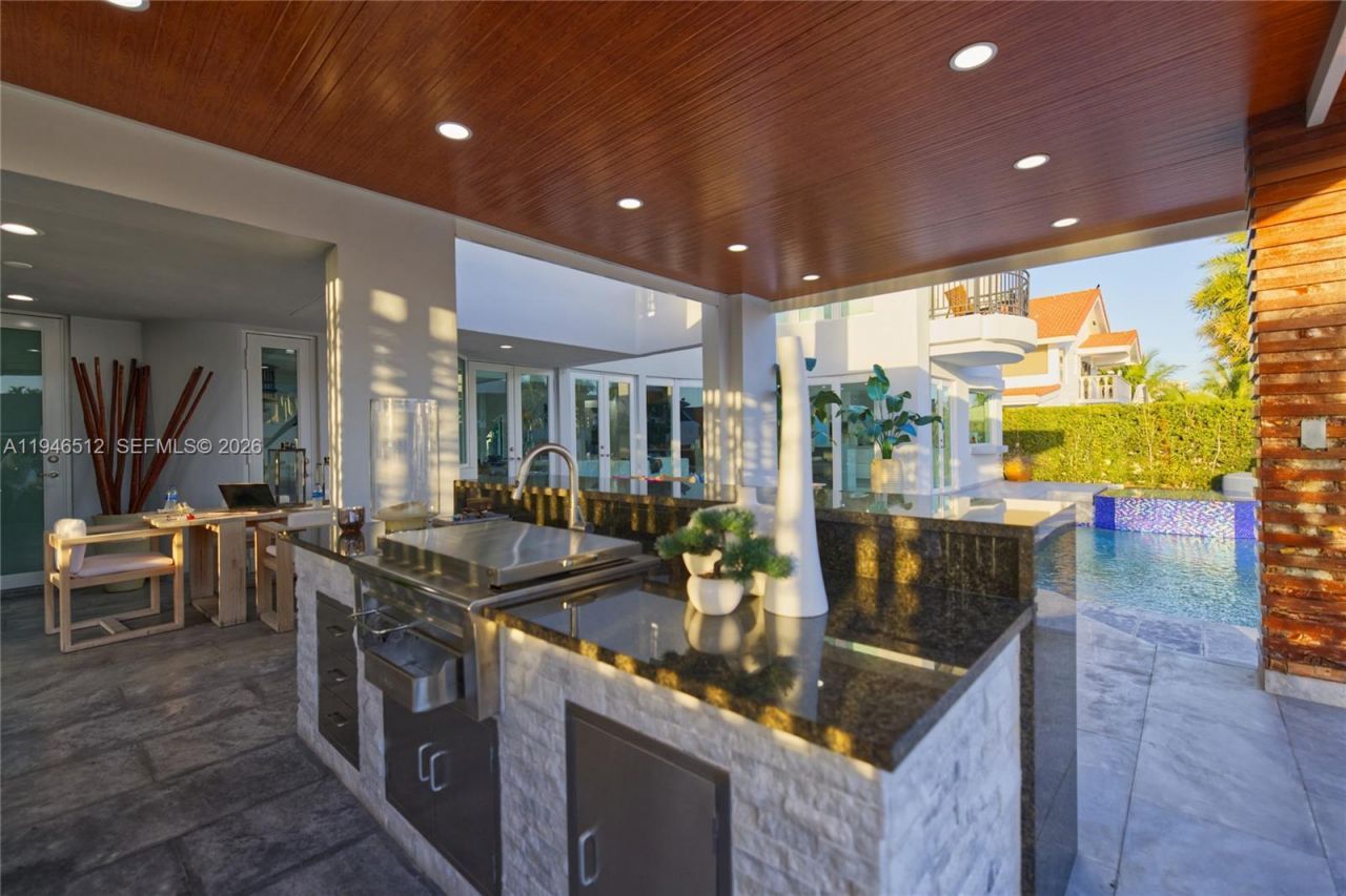 3368 NE 169th St, North Miami Beach, FL 33160 Photo