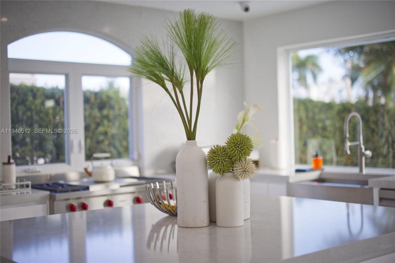 3368 NE 169th St, North Miami Beach, FL 33160 Photo