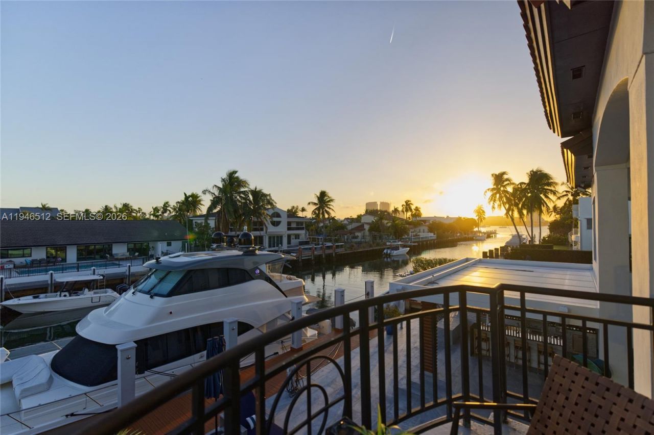 3368 NE 169th St, North Miami Beach, FL 33160 Photo