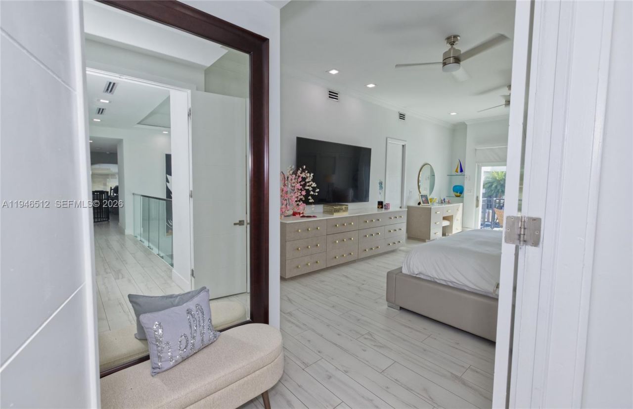 3368 NE 169th St, North Miami Beach, FL 33160 Photo