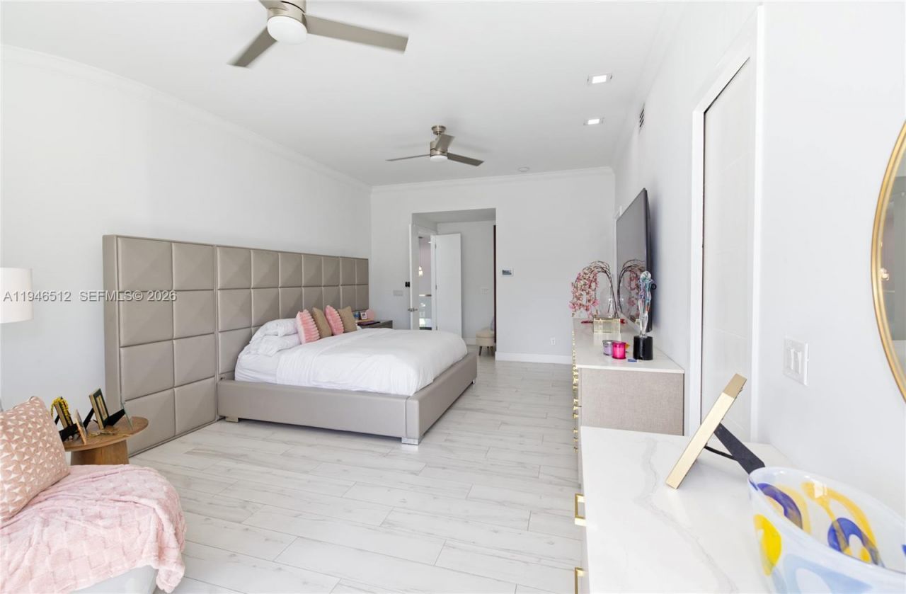 3368 NE 169th St, North Miami Beach, FL 33160 Photo