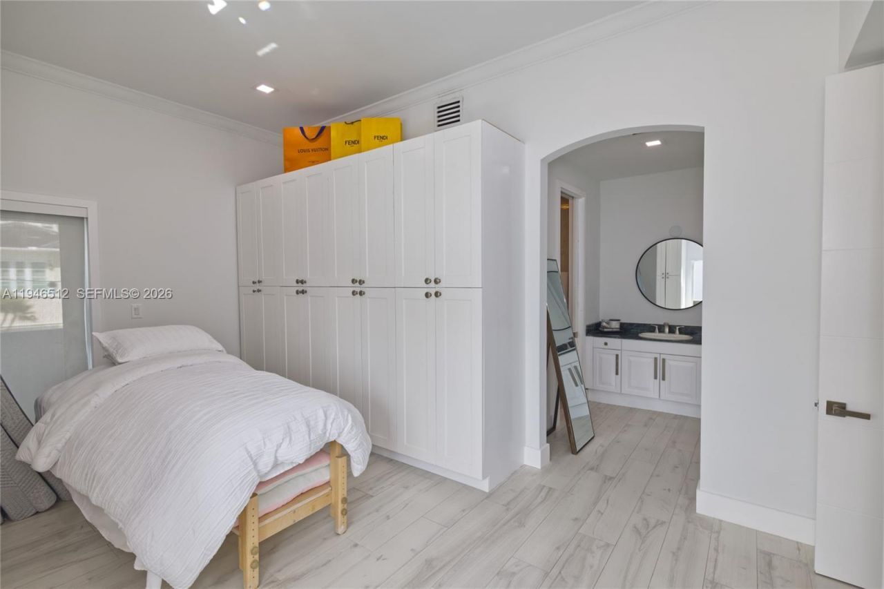 3368 NE 169th St, North Miami Beach, FL 33160 Photo