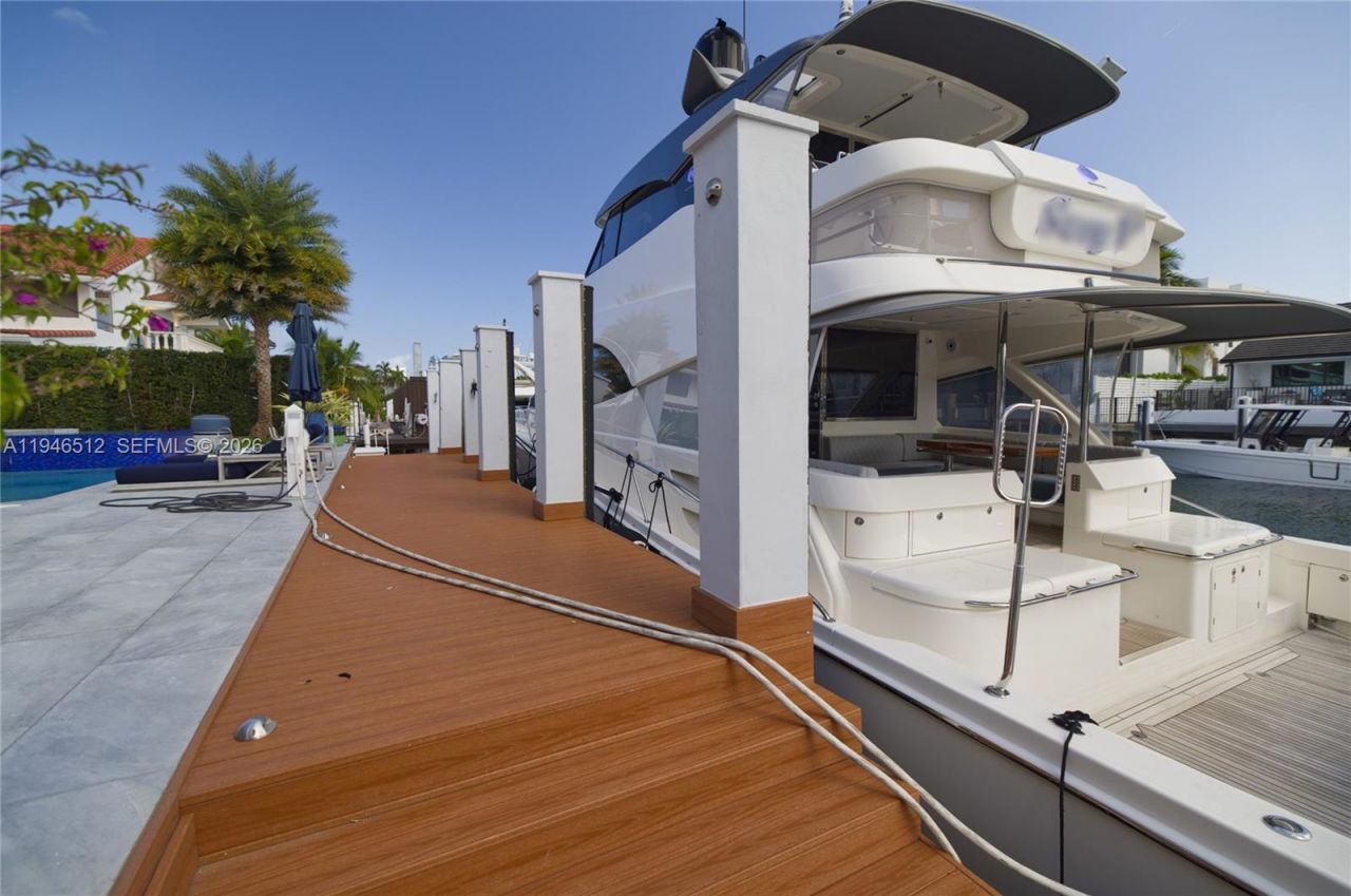 3368 NE 169th St, North Miami Beach, FL 33160 Photo