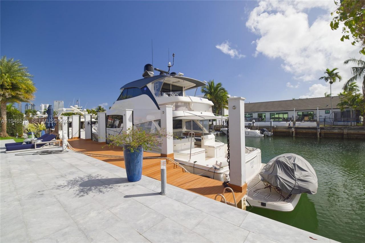 3368 NE 169th St, North Miami Beach, FL 33160 Photo