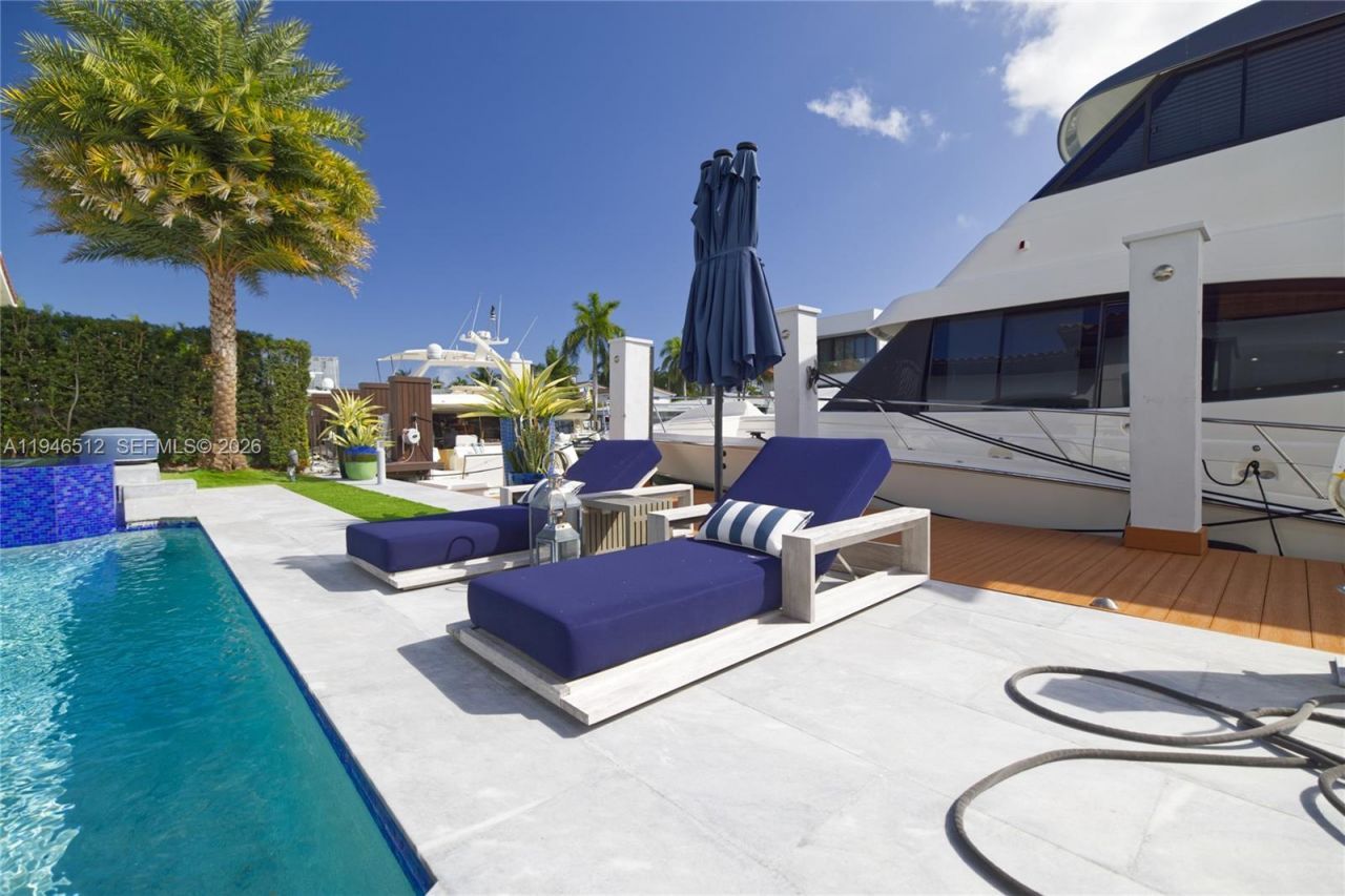 3368 NE 169th St, North Miami Beach, FL 33160 Photo