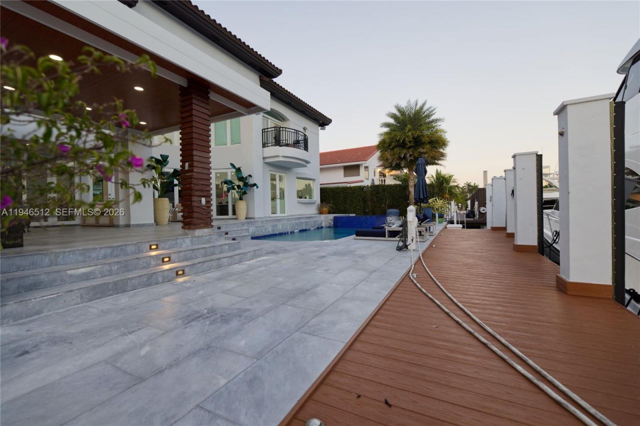 3368 NE 169th St, North Miami Beach, FL 33160 Photo