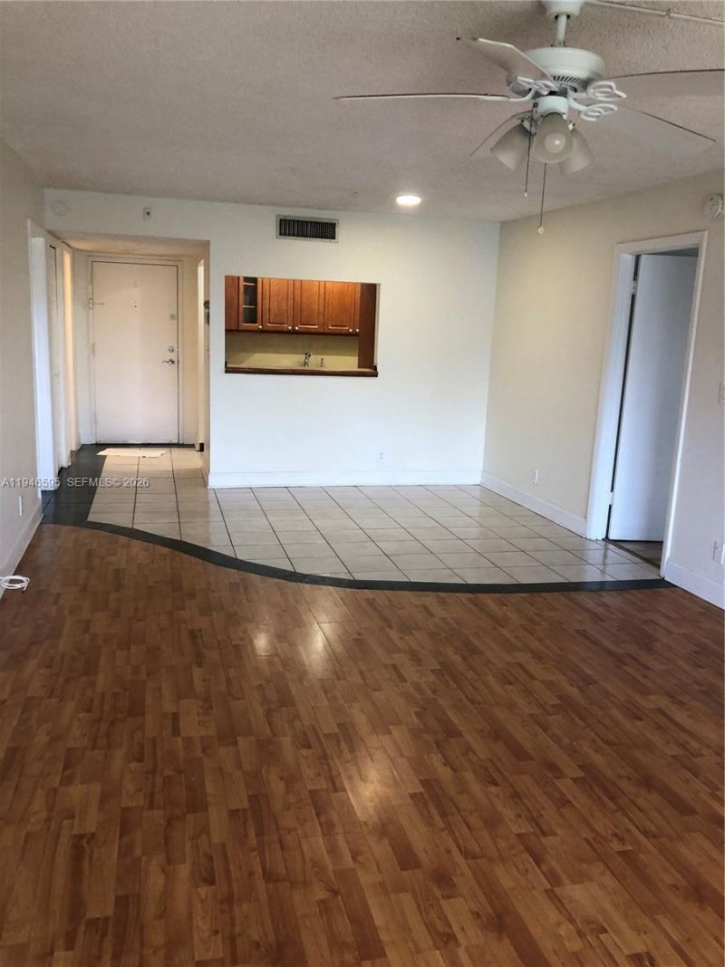 210 Lakeview Dr , Unit 207, Weston, FL 33326 Photo