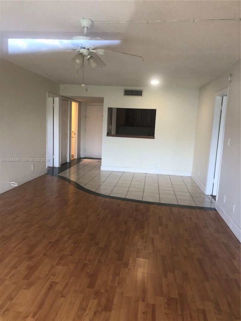 210 Lakeview Dr , Unit 207, Weston, FL 33326 Photo