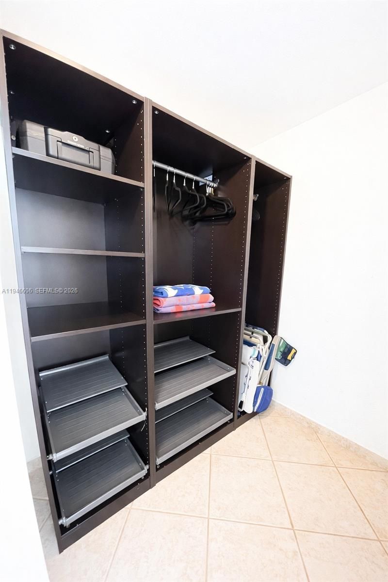 19701 E Country Club Dr, Unit 5605, Aventura, FL 33180 Photo