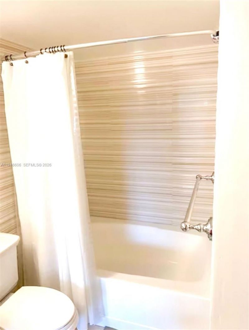 19701 E Country Club Dr, Unit 5605, Aventura, FL 33180 Photo