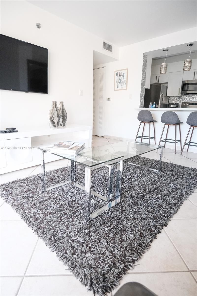 19701 E Country Club Dr, Unit 5605, Aventura, FL 33180 Photo