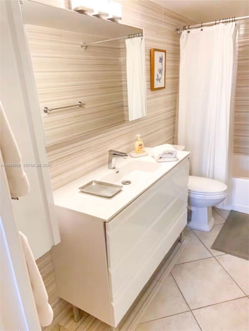 19701 E Country Club Dr, Unit 5605, Aventura, FL 33180 Photo