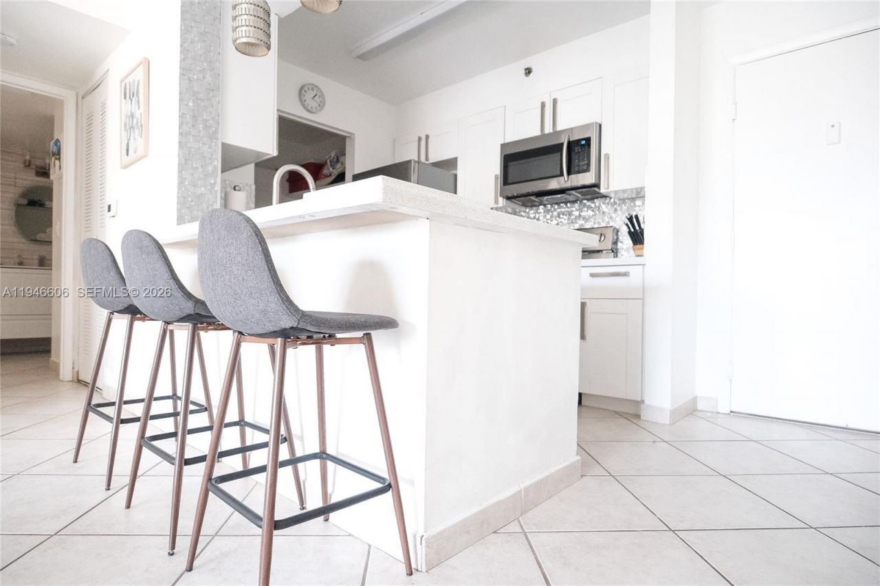 19701 E Country Club Dr, Unit 5605, Aventura, FL 33180 Photo