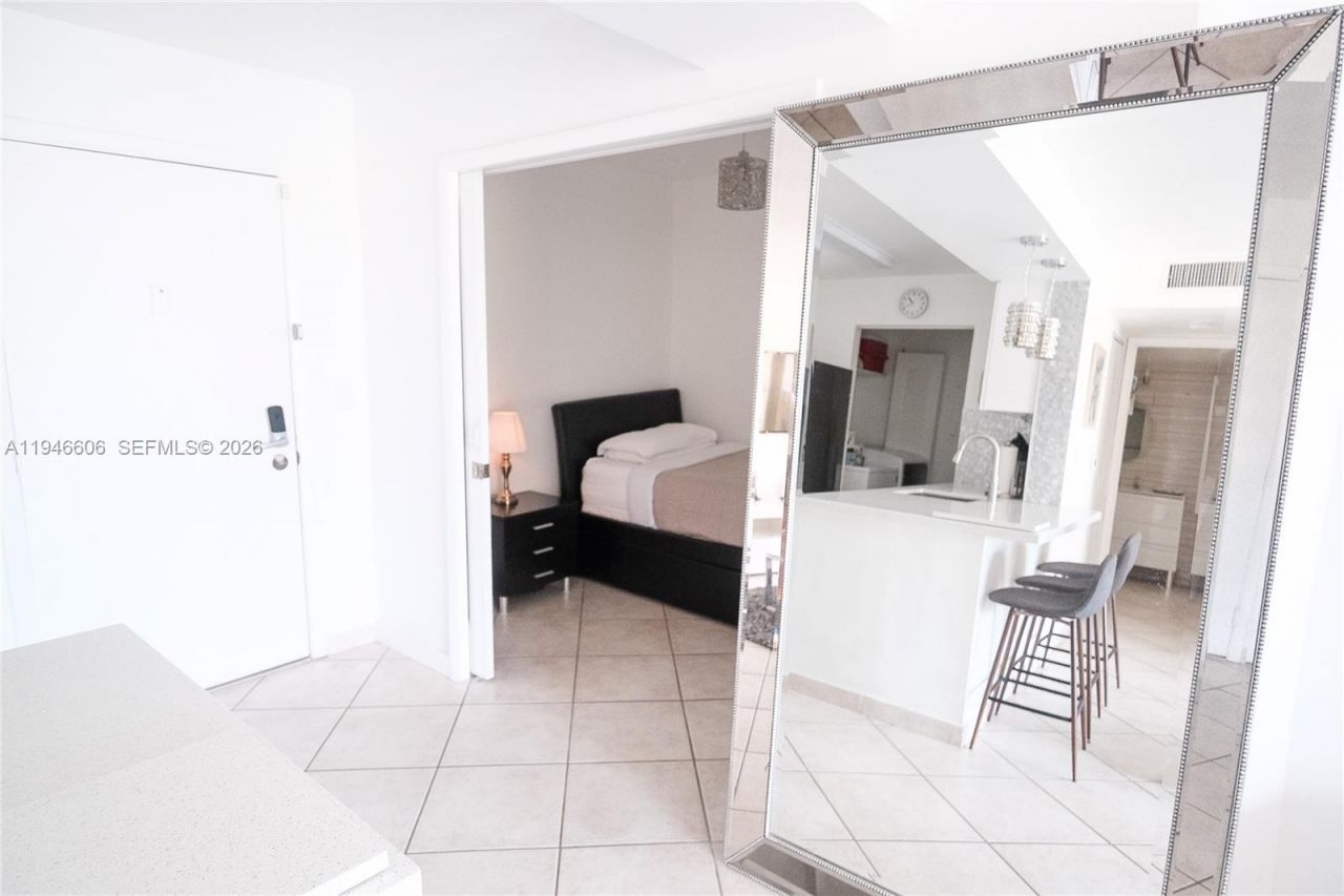 19701 E Country Club Dr, Unit 5605, Aventura, FL 33180 Photo