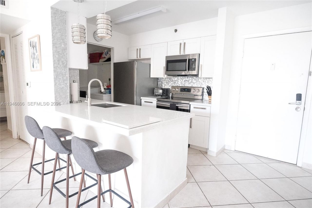 19701 E Country Club Dr, Unit 5605, Aventura, FL 33180 Photo