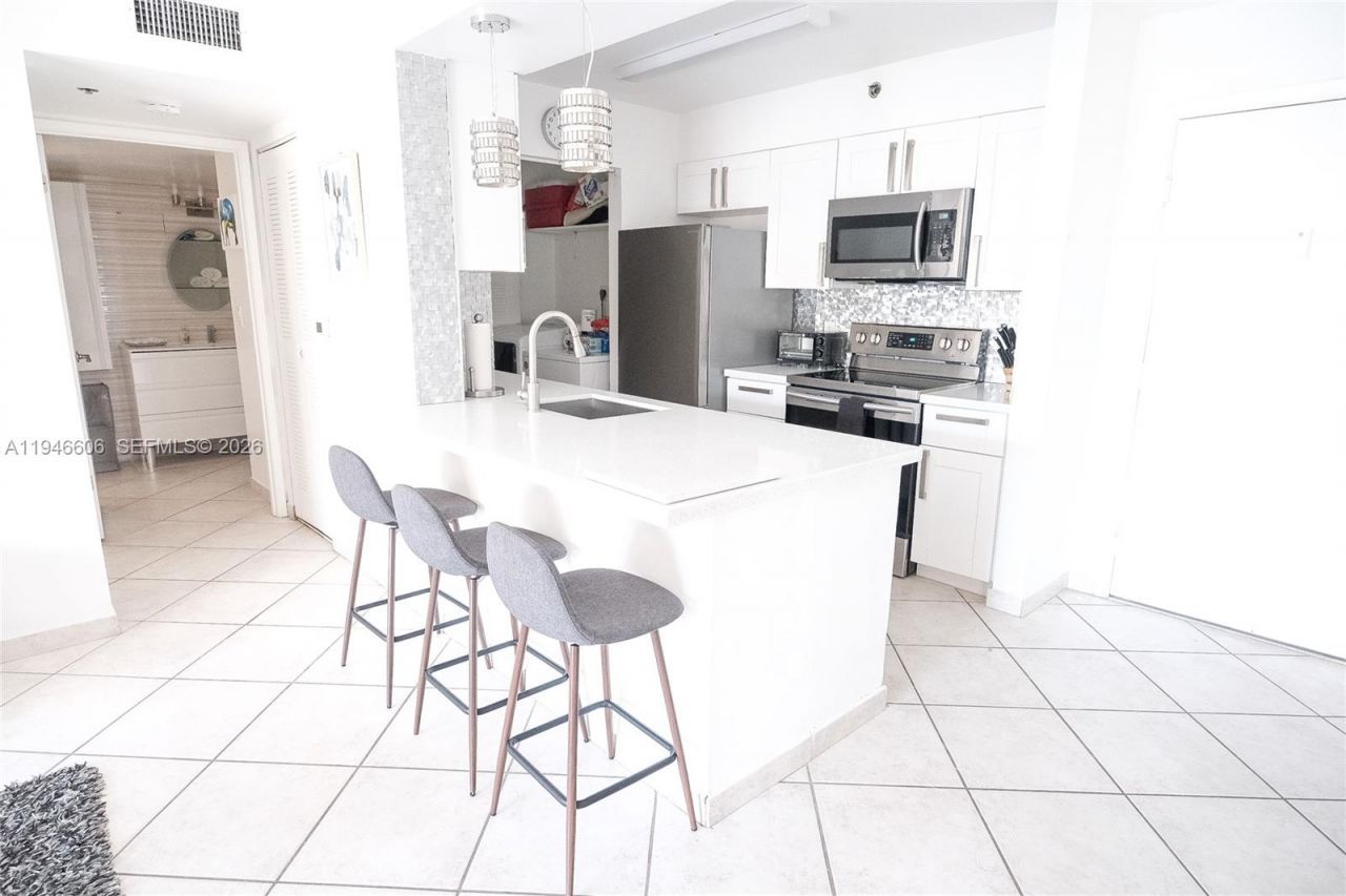 19701 E Country Club Dr, Unit 5605, Aventura, FL 33180 Photo