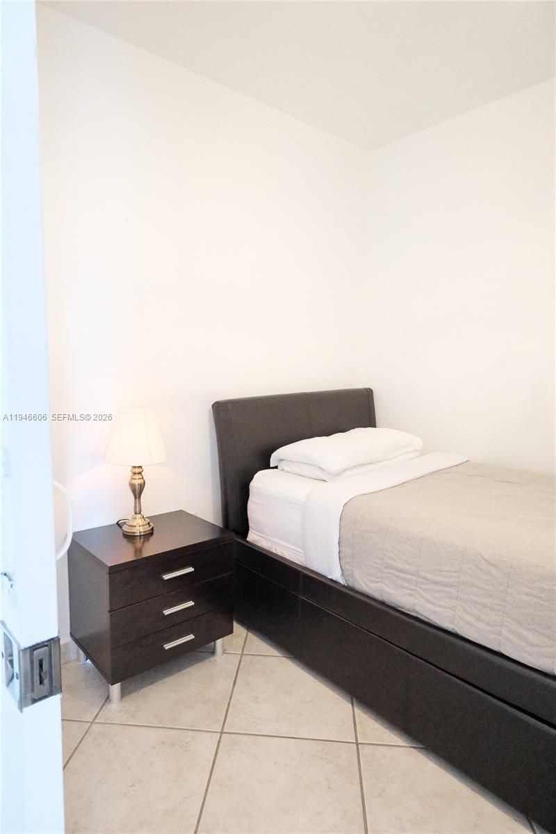 19701 E Country Club Dr, Unit 5605, Aventura, FL 33180 Photo