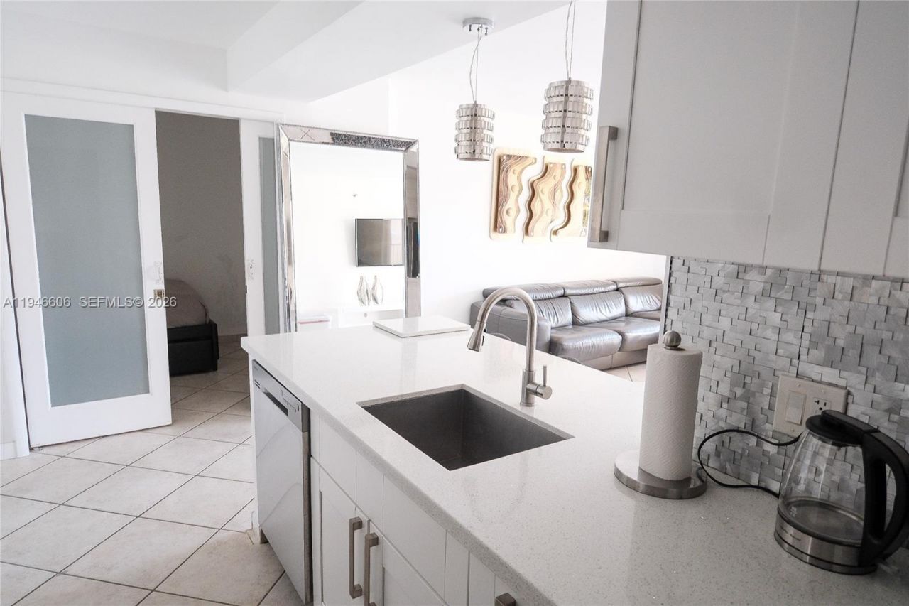 19701 E Country Club Dr, Unit 5605, Aventura, FL 33180 Photo