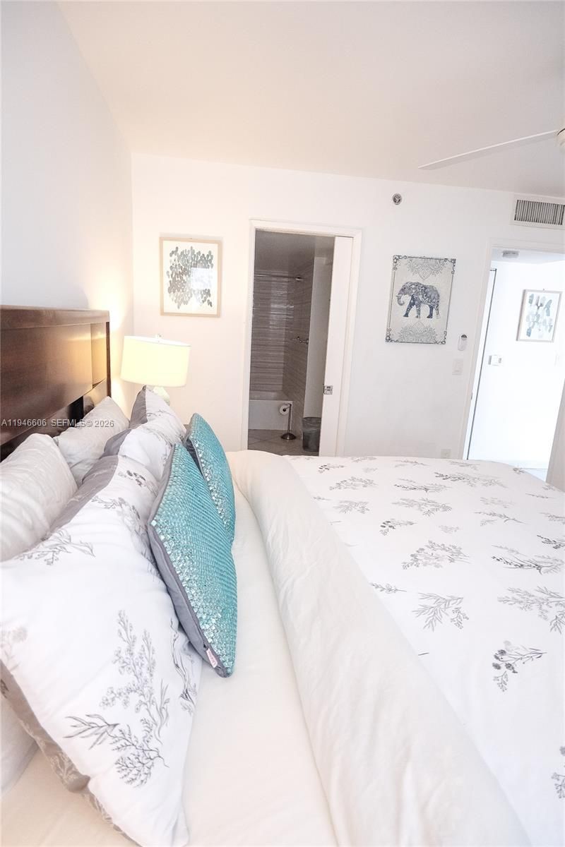 19701 E Country Club Dr, Unit 5605, Aventura, FL 33180 Photo