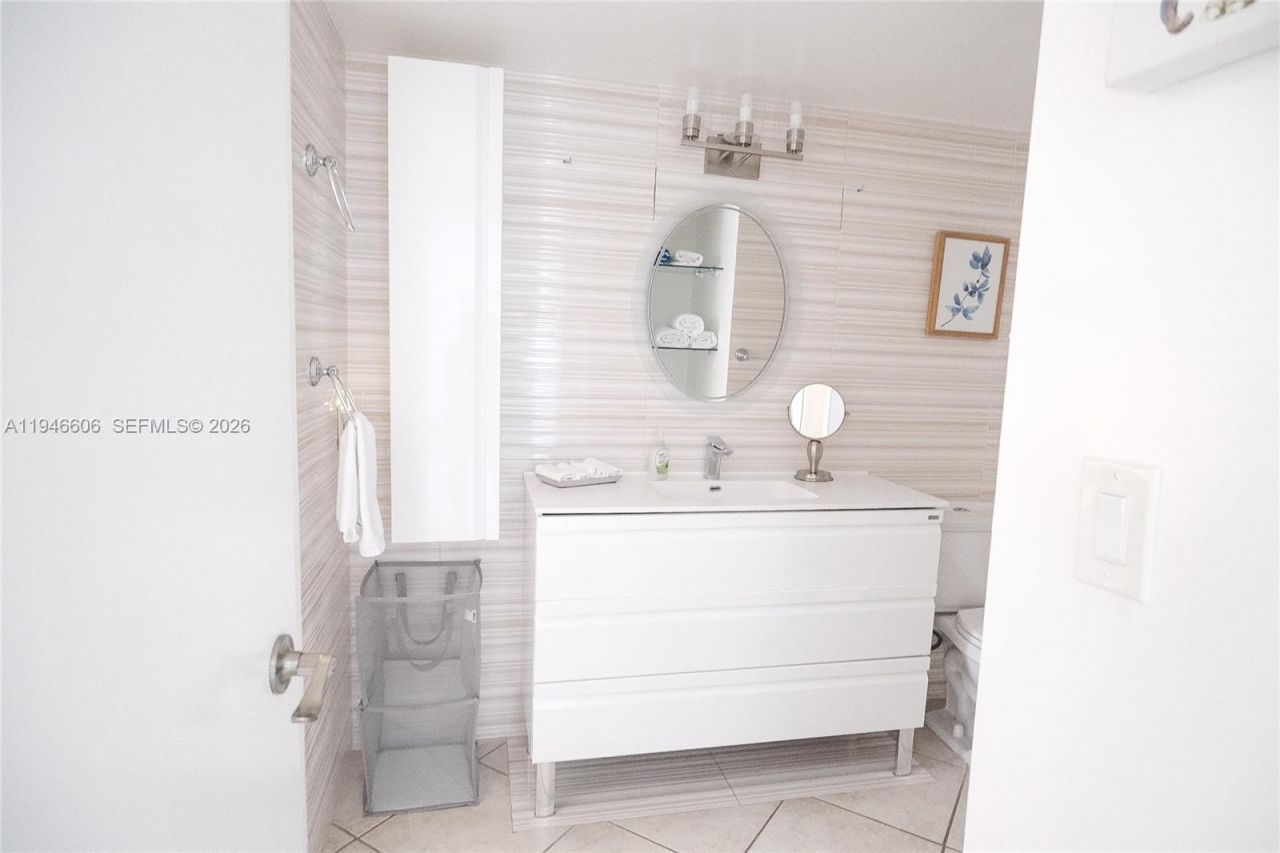 19701 E Country Club Dr, Unit 5605, Aventura, FL 33180 Photo