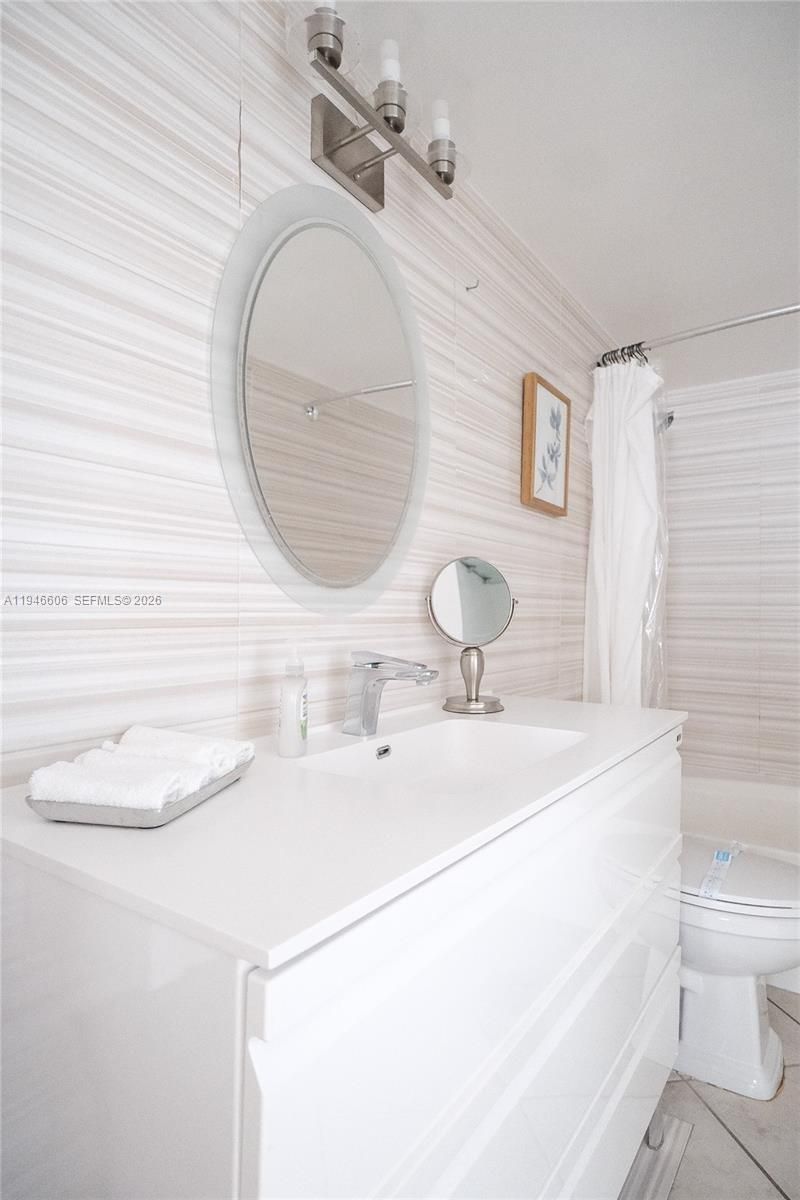 19701 E Country Club Dr, Unit 5605, Aventura, FL 33180 Photo