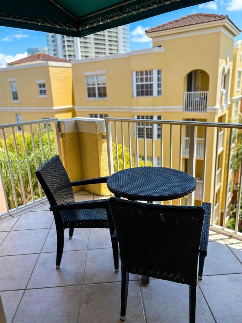 19701 E Country Club Dr, Unit 5605, Aventura, FL 33180 Photo