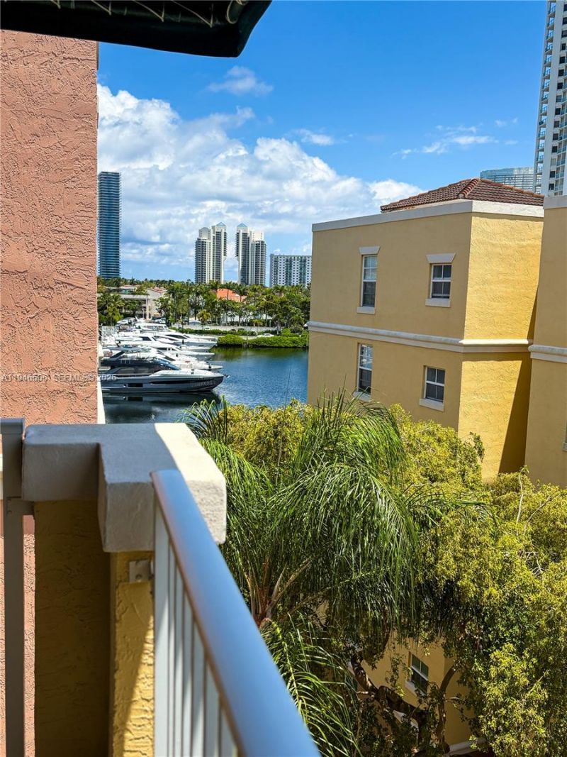 19701 E Country Club Dr, Unit 5605, Aventura, FL 33180 Photo