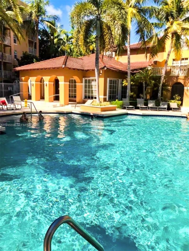 19701 E Country Club Dr, Unit 5605, Aventura, FL 33180 Photo