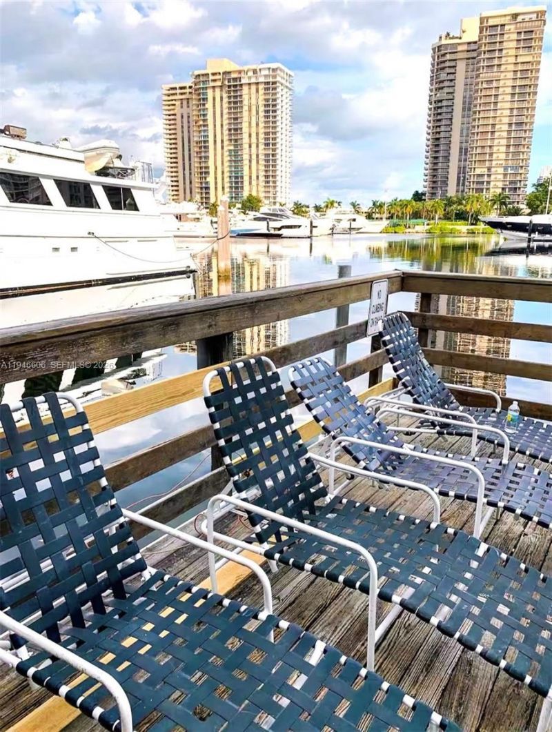 19701 E Country Club Dr, Unit 5605, Aventura, FL 33180 Photo