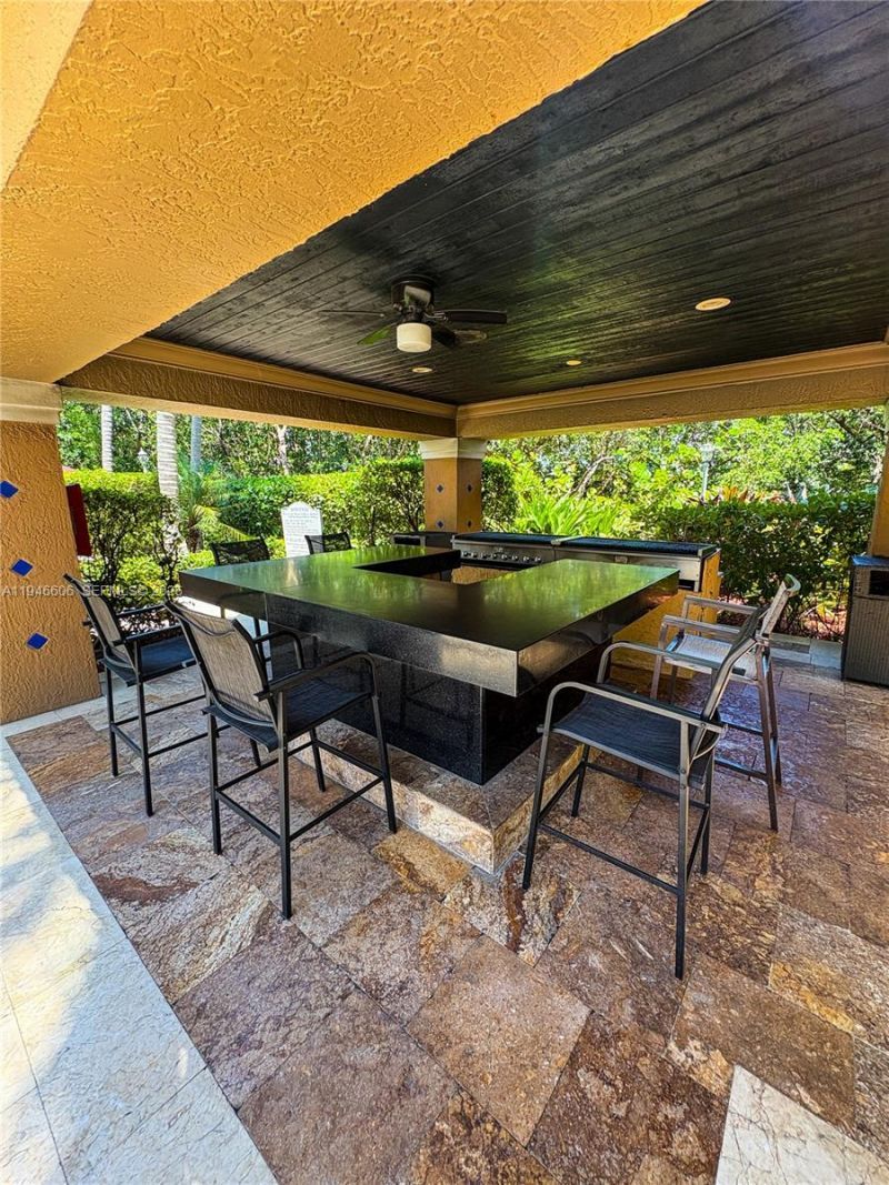 19701 E Country Club Dr, Unit 5605, Aventura, FL 33180 Photo