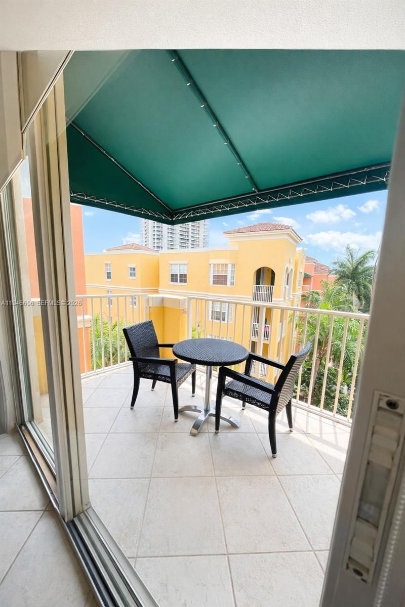 19701 E Country Club Dr, Unit 5605, Aventura, FL 33180 Photo