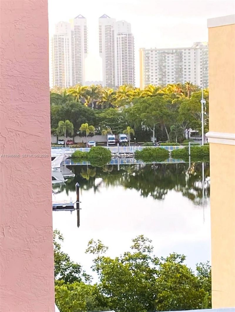 19701 E Country Club Dr, Unit 5605, Aventura, FL 33180 Photo