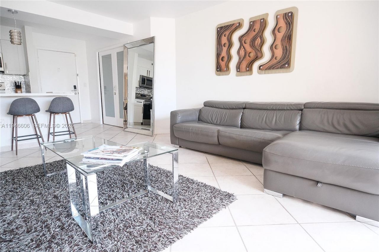 19701 E Country Club Dr, Unit 5605, Aventura, FL 33180 Photo