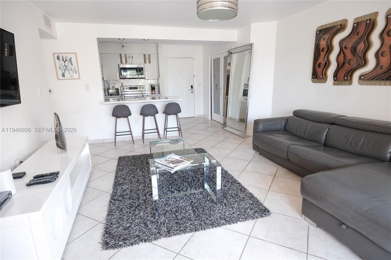 19701 E Country Club Dr, Unit 5605, Aventura, FL 33180 Photo